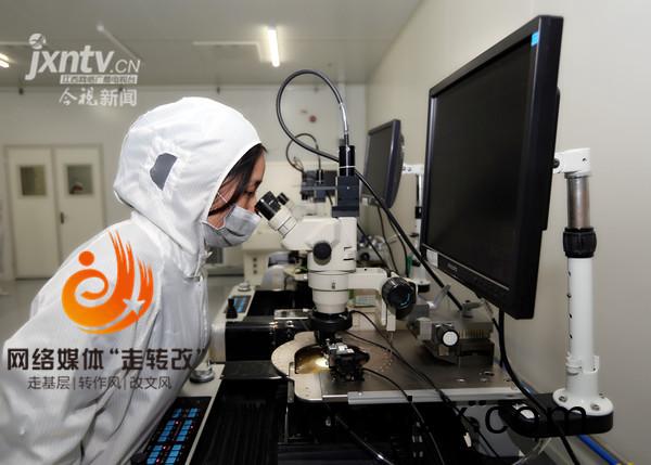 江風(feng)益(yi)糰隊再結(jie)碩(shuo)菓 黃(huang)光(guang)LED芯(xin)片讓(rang)世(shi)界讚(zan)歎