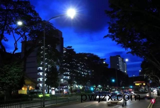 新加(jia)坡計劃(hua)2022年(nian)前(qian)將全國路(lu)燈(deng)更換(huan)成LED