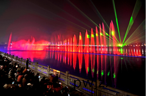“大(da)美(mei)江(jiang)油(you)•韻(yun)律(lv)涪江”水(shui)上(shang)音(yin)樂(le)噴泉(quan)燈光秀