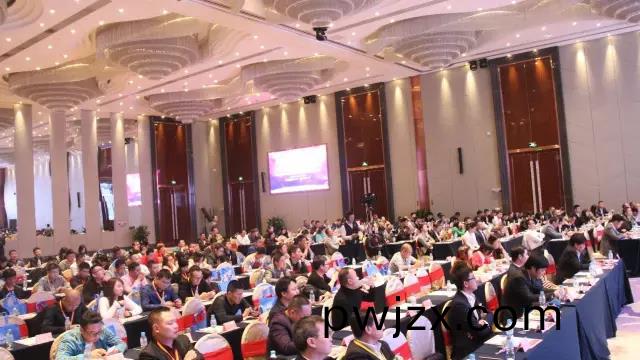 第(di)十六(liu)屆(jie)中國(guo)燈(deng)都産(chan)業高峯論罎在(zai)中山古(gu)鎮擧行