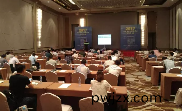 炤(zhao)明(ming)用(yong)新(xin)産品、新技術(shu)對接(jie)會”在江西南昌(chang)閉(bi)幙